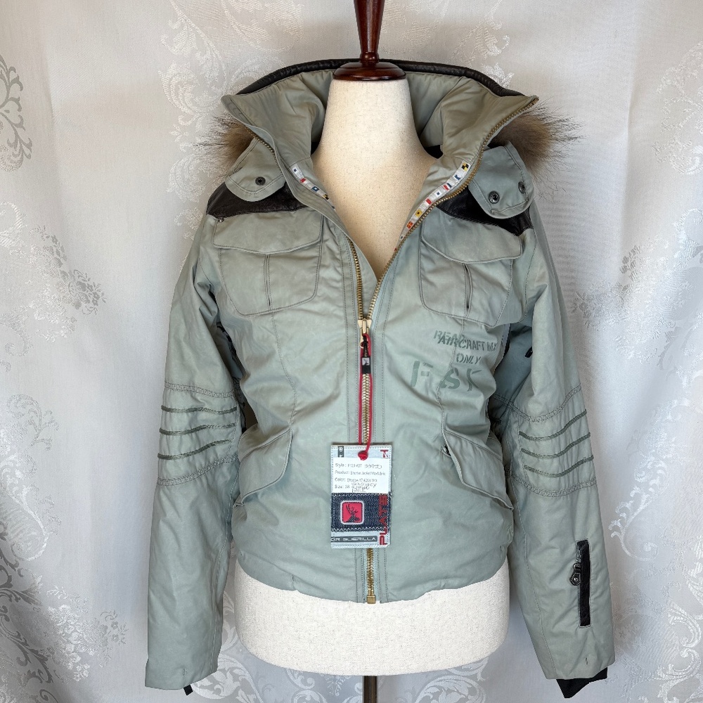 Platshirsh Outdoor Guerrilla Women's Ski Snowboard Jacket NWT Size M Amazing!